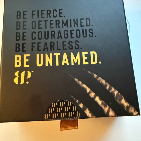 Bomb party untamed necklace - Picture 3 of 4